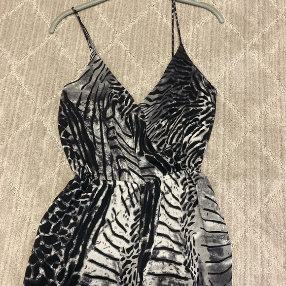 H&M animal print jumpsuit - Picture 7 of 7